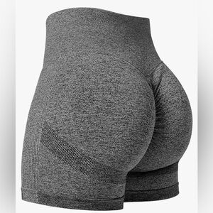 Women’s seamless scrunch contour high waisted shorts 3.6” in grey size medium